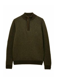 Tumeoliivne kudumipesu, millel on ribakujuline kõrge kaelus, ühekohaline nööpide rida ja ribakujulised varrukate ja allääred.