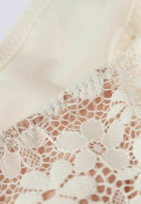 Thumbnail Image 6