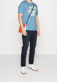 Emporio Armani Triko s potiskem - blue