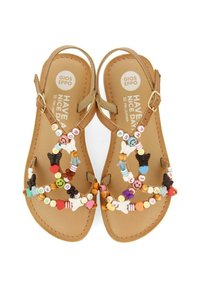 Sandales en cuir tanné avec des sangles réglables. Présentent des perles colorées en différentes formes, y compris des papillons et des visages souriants, sur le dessus.