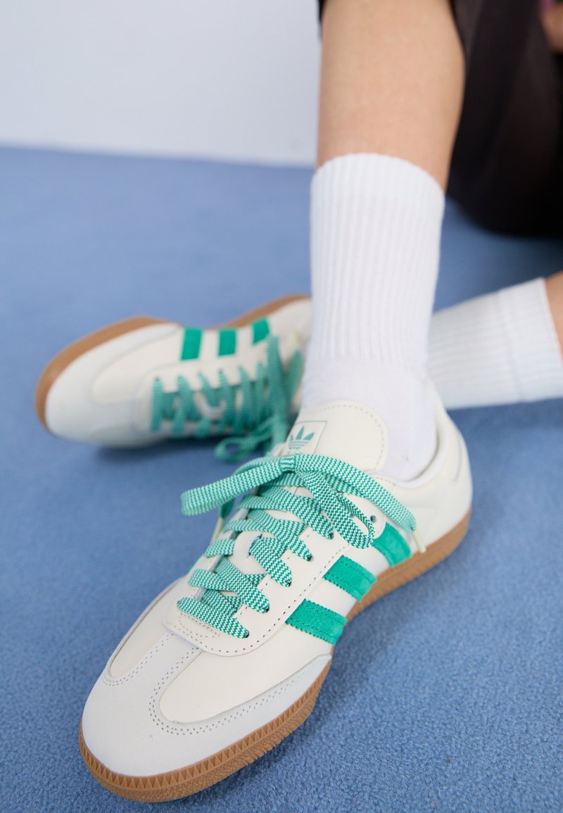 adidas Originals SAMBA OG - Trainers - off white/court green/hazy green/off- white - Zalando