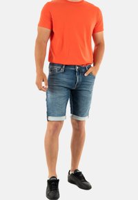 Le Temps Des Cerises Shorts vaqueros - bleu
