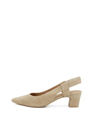 Scarpa slingback beige in camoscio con punta appuntita e tacco basso a blocco, progettata per abbigliamento formale o casual da donna.