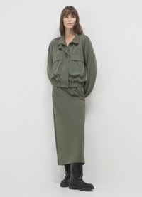 Calliope CON TASCHE - Felpa con zip - verde militare chiaro