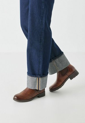 - Ankle boot