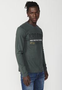 Koroshi Top dugih rukava - verde oscuro   dark green