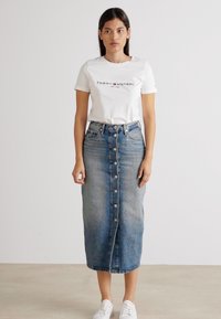 Tommy Hilfiger MIDI STRAIGHT SKIRT - Džinsa auduma svārki - blue denim