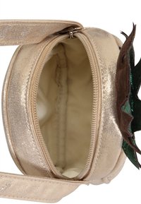Borsa rotonda con zip in tessuto metallico oro. Caratterizzata da dettagli marroni e verdi che sembrano foglie. Fodera interna liscia.