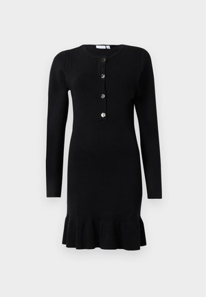 Svart stickad klänning med långa ärmar, rund halsringning, femknapig knappslå och en volangkant längst ner. Slät textur.