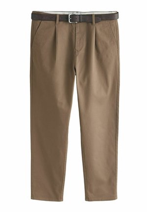 Braune Freizeithosen mit vorderen Falten und Seitentaschen, kombiniert mit einem dunkelbraunen Ledergürtel mit silberner Schnalle.