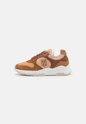 Baskets basses - cognac