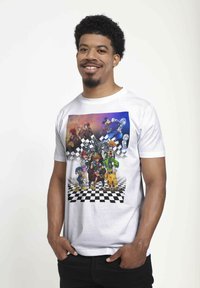 Disney KINGDOM HEARTS GROUP CHECKERS UNISEX - T-shirt z nadrukiem
