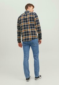 Jack & Jones JJECLASSIC AUTUMN CHECK SHIRT - Camicia - desert sun