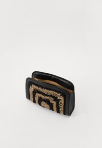 Thumbnail Image 4