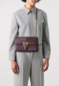 Pinko LOVE ONE CLASSIC - Borsa a tracolla - amaro/antique gold-coloured