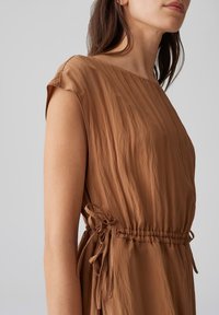 OPUS RELAXED FIT LONG - Freizeitkleid - golden oak