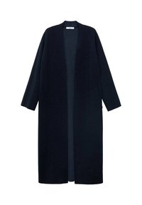 Navyblauwe lange cardigan van zachte stof met een open voorkant, twee zijzakken en wijde mouwen. Minimalistisch ontwerp, geen sluitingen.