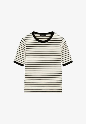 Kremowa koszula z krótkim rękawem z cienkimi czarnymi poziomymi paskami, czarnym okrągłym dekoltem i czarnymi mankietami na rękawach, rozłożona na płasko na białym tle.