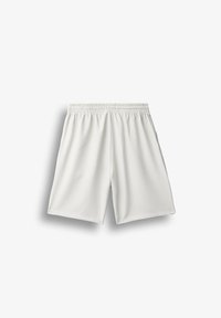 Shorts blancs unis à taille élastique avec un design simple, affichés à plat sur un fond blanc.