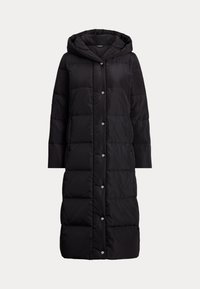 Crna podstavljena jakna s kapuljačom, koja ima potpuno zatvaranje na dugmad sprijeda, duge rukave, bočne džepove i dizajn do koljena.