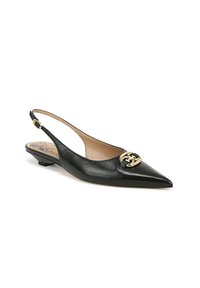 Chaussure slingback en cuir noir avec un bout pointu, un petit talon carré et un accent de boucle en or avec logo. Texture lisse et design épuré.