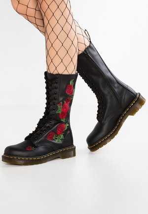 VONDA 14 EYE BOOT - Šněrovací vysoké boty - black/rose