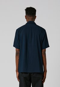 Former SCRATCHED WORK - Chemise - cadet