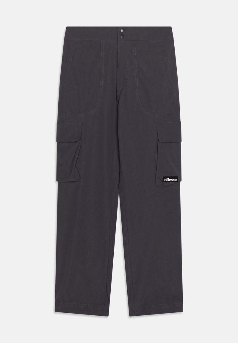 Pantalon cargo gris foncé avec poches avant, poches latérales à rabat, fermeture taille à double bouton et étiquette de la marque Ellesse sur la poche droite.