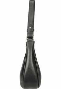 Mustan tekstuurilla varustettu nahkakäsi- tai olkalaukku, jossa on säädettävä hihna ja hopeiset renkaat, esitetty sivuprofiilista.