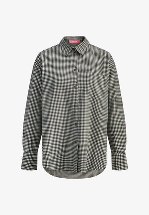 Camicia a righe bianche e nere con bottoni, maniche lunghe, colletto alla francese, tasca sul petto e bottoni marroni. Materiale in cotone con una texture liscia.