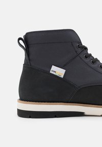 Levi's® JAX - Botines con cordones - regular black