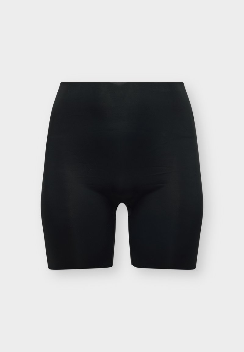 Short de compression noir taille haute, mi-cuisse, sur fond blanc uni.