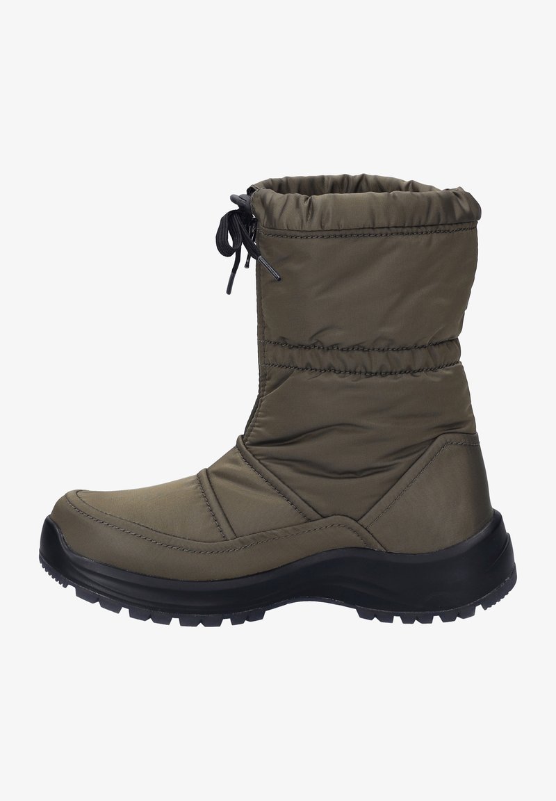 Bota aislante de color verde oliva con parte superior acolchada, cierre de cordón elástico y suela de goma negra texturizada para una mejor tracción.