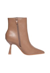 Stivale alla caviglia in pelle marrone con punta affusolata, cerniera laterale e tacco stiletto sottile e alto. Texture liscia e design elegante.