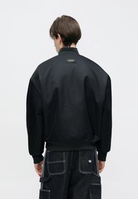 adidas Originals STADIUM - Bomber dzseki - black/off-white