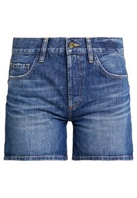 Shorts de mezclilla azul con botón frontal y cremallera, pasadores para cinturón y bolsillos delanteros y de moneda, que muestran detalles de tela desgastada y texturizada.