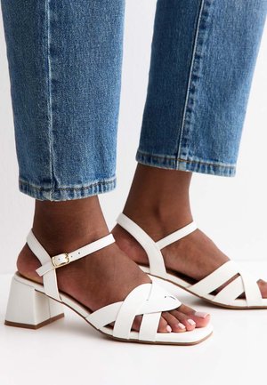 New Look LOW BLOCK HEEL - Riemensandalette - white