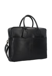 Schwarze Lederaktentasche mit doppelt geformten Griffen, einem abnehmbaren Schultergurt, einer Fronttasche und geprägt einem Markenlogo. Glatte Textur und rechteckige Form.