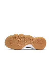 Suola della scarpa con un design ondulato e motivi concentrici in marrone chiaro, incorniciata da una intersuola bianca per un contrasto.