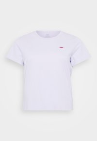 Camiseta de algodón de color púrpura claro con cuello redondo y mangas cortas, que presenta un pequeño logo rojo de Levi's en el pecho. Textura suave.