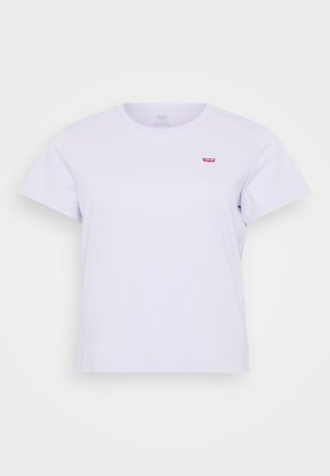 Helllila Baumwoll-T-Shirt mit Rundhalsausschnitt und kurzen Ärmeln, mit kleinem rotem Levi's-Logo auf der Brust. Weiche Textur.