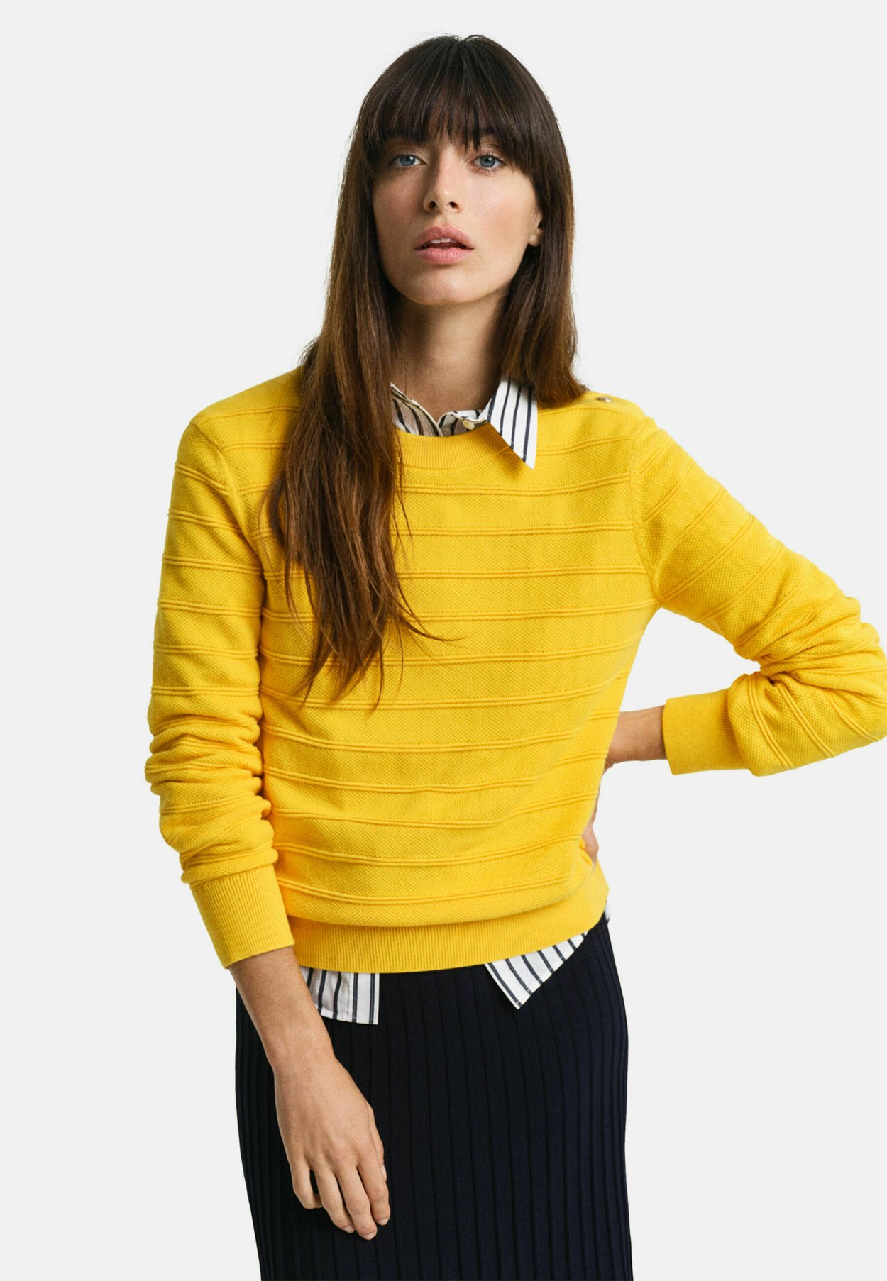 TEXTURED C NECK