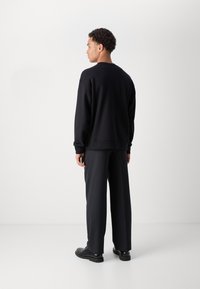 Barbour International FORMULA CREW - Melegítőfelső - black