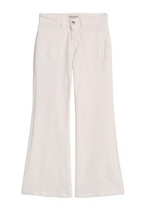 Pantalon blanc à jambes larges avec poches plaquées à l’avant, passants de ceinture et fermeture par bouton étiqueté à la taille.