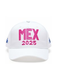 Cappello da baseball bianco con grande scritta ricamata in rosa "MEX 2025", con accenti blu sui lati e un design strutturato del pannello frontale.
