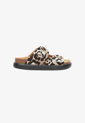 Leopardenmuster Slide-Sandalen mit zwei oberen Riemen, aus weichem Material, Korkfußbett und einer schwarzen Gummisohle.
