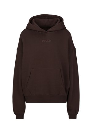 Donkerbruine hoodie met voorzak en subtiel gestikt "19V69" logo op de borst.