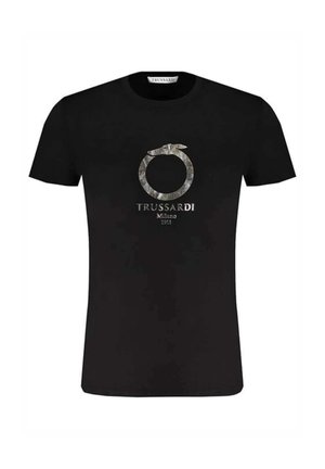 Maglietta in cotone nera con un logo circolare che presenta un design di serpente e la scritta "TRUSSARDI Milano 1911" in argento. Maniche corte, vestibilità standard.