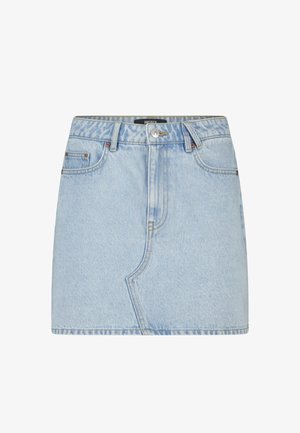 Lichtblauwe denim minirok met voorzakken, lussen voor een riem, metalen knoopsluiting en asymmetrische voorpandnaad.