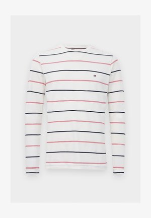 Bijela košulja dugih rukava s horizontalnim tankim crvenim i tamnoplavo prugama te malim logom u tamnoplavoj, crvenoj i bijeloj boji na lijevoj strani prsiju.